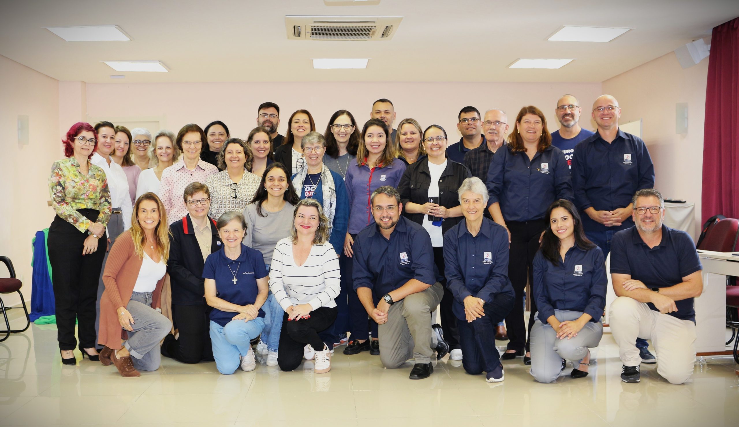 Equipes gestoras das Escolas do Sul e Centro-Oeste fazem revisão do Planejamento Estratégico e projeção para 2025-2030