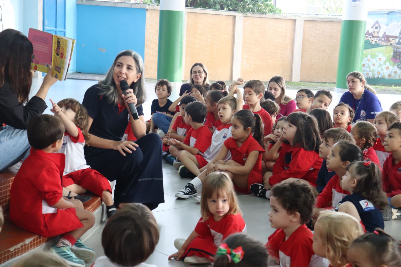Meias trocadas e representatividade marcam dia especial no Instituto São José