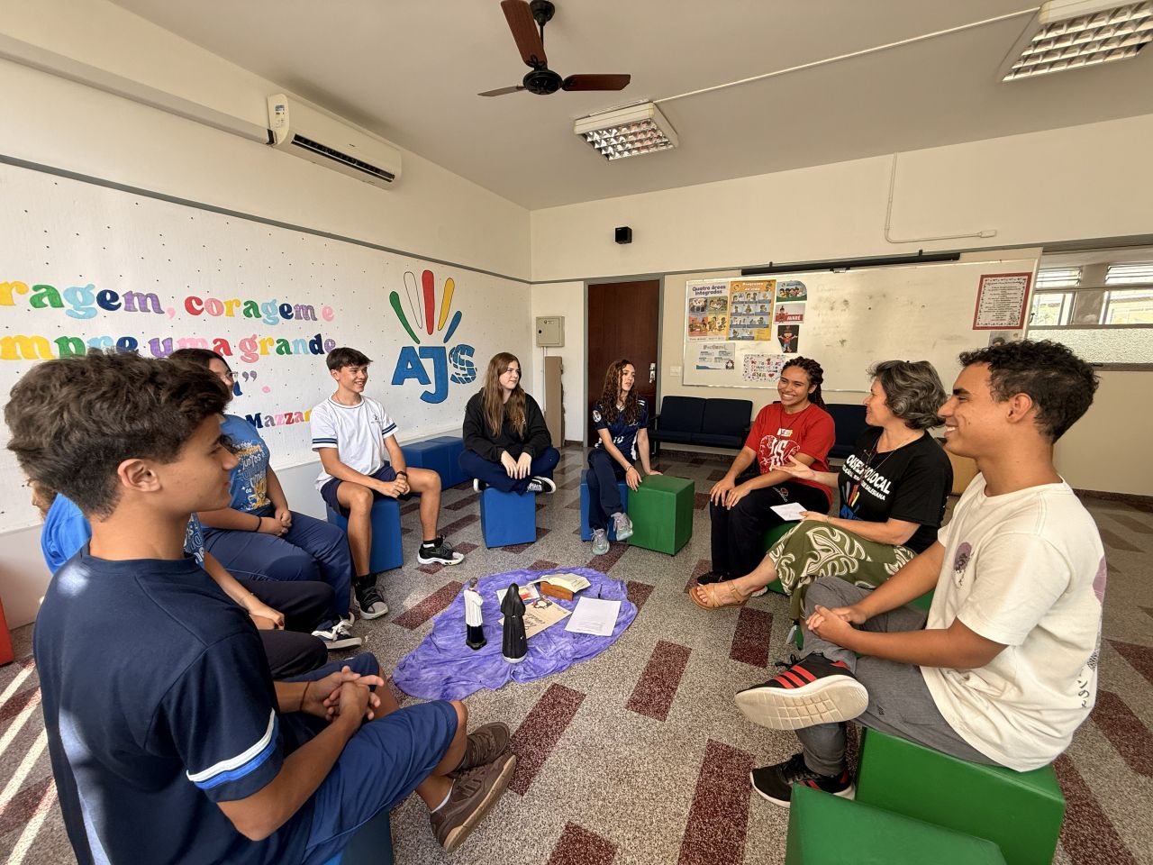 Visita fortalece protagonismo juvenil e ação pastoral no Instituto Madre Mazzarello