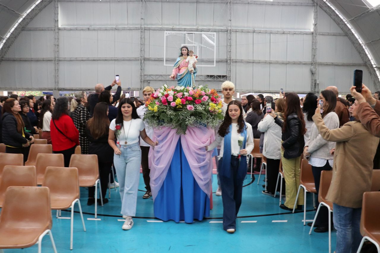 Festa Italiana e coroação de Nossa Senhora celebram fé e história no Instituto São José