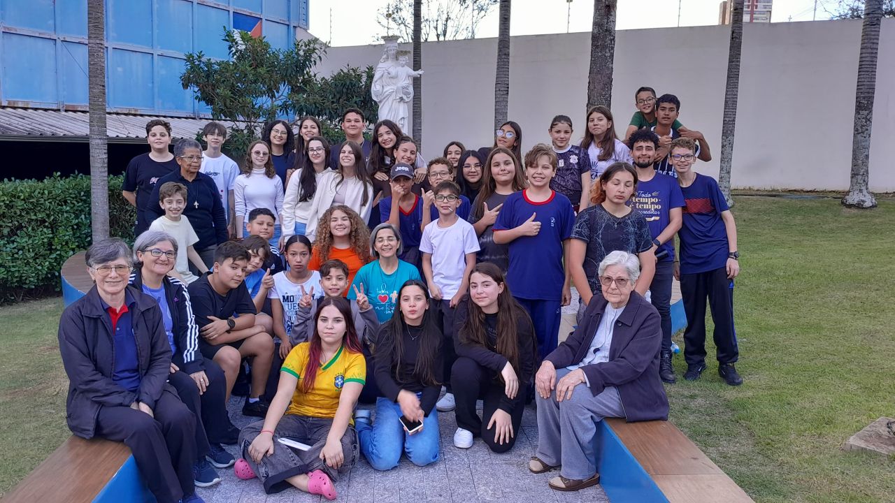 Grupo de adolescentes participa de vivência salesiana em Cambé