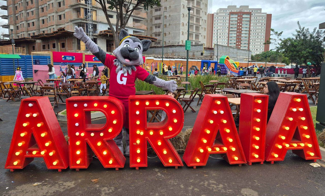 Famílias e estudantes celebram a cultura junina no Arraiá Auxiliadora 2026