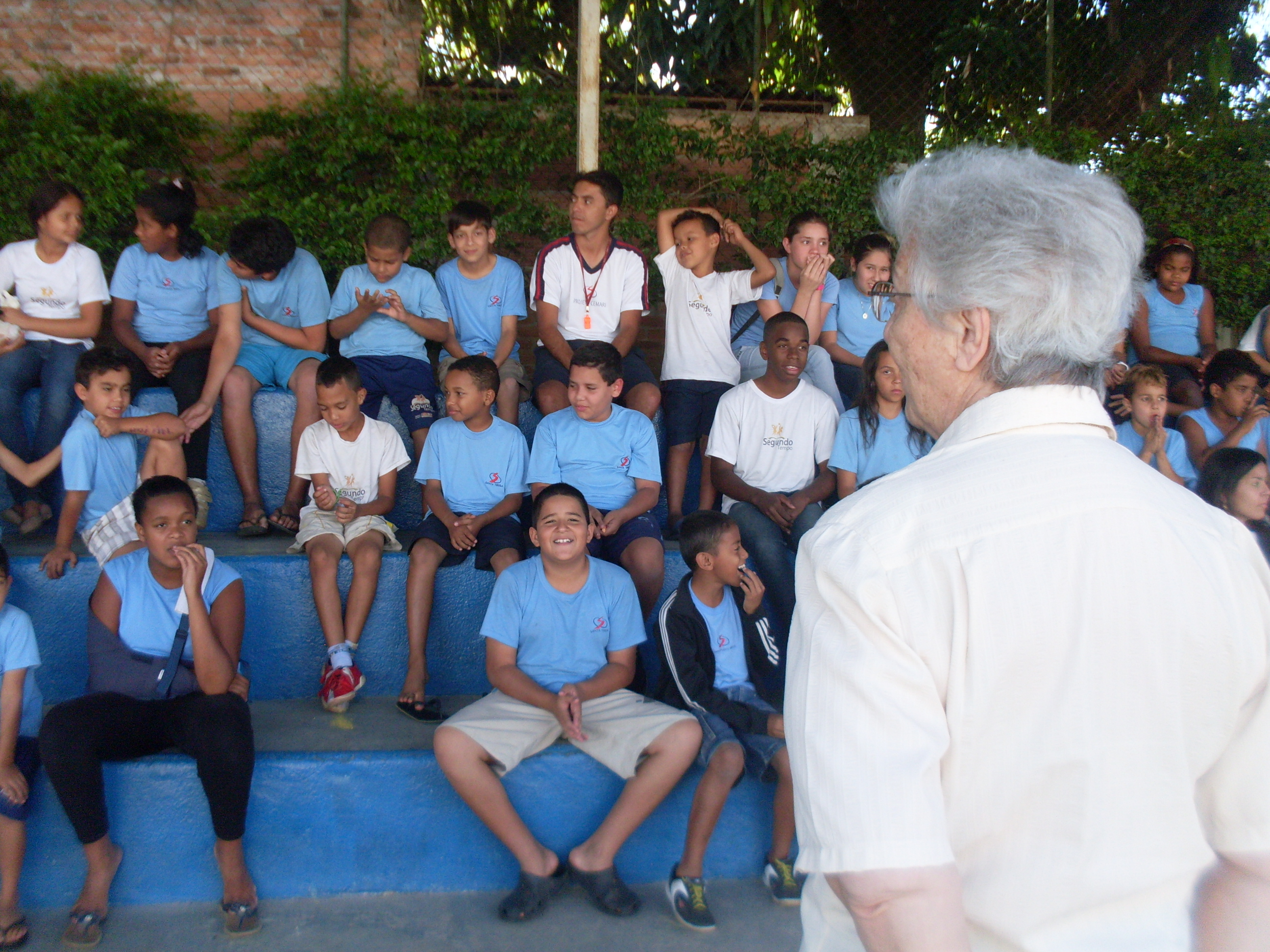 Educandos do Cemari homenageiam Ir. Vilma Bertini