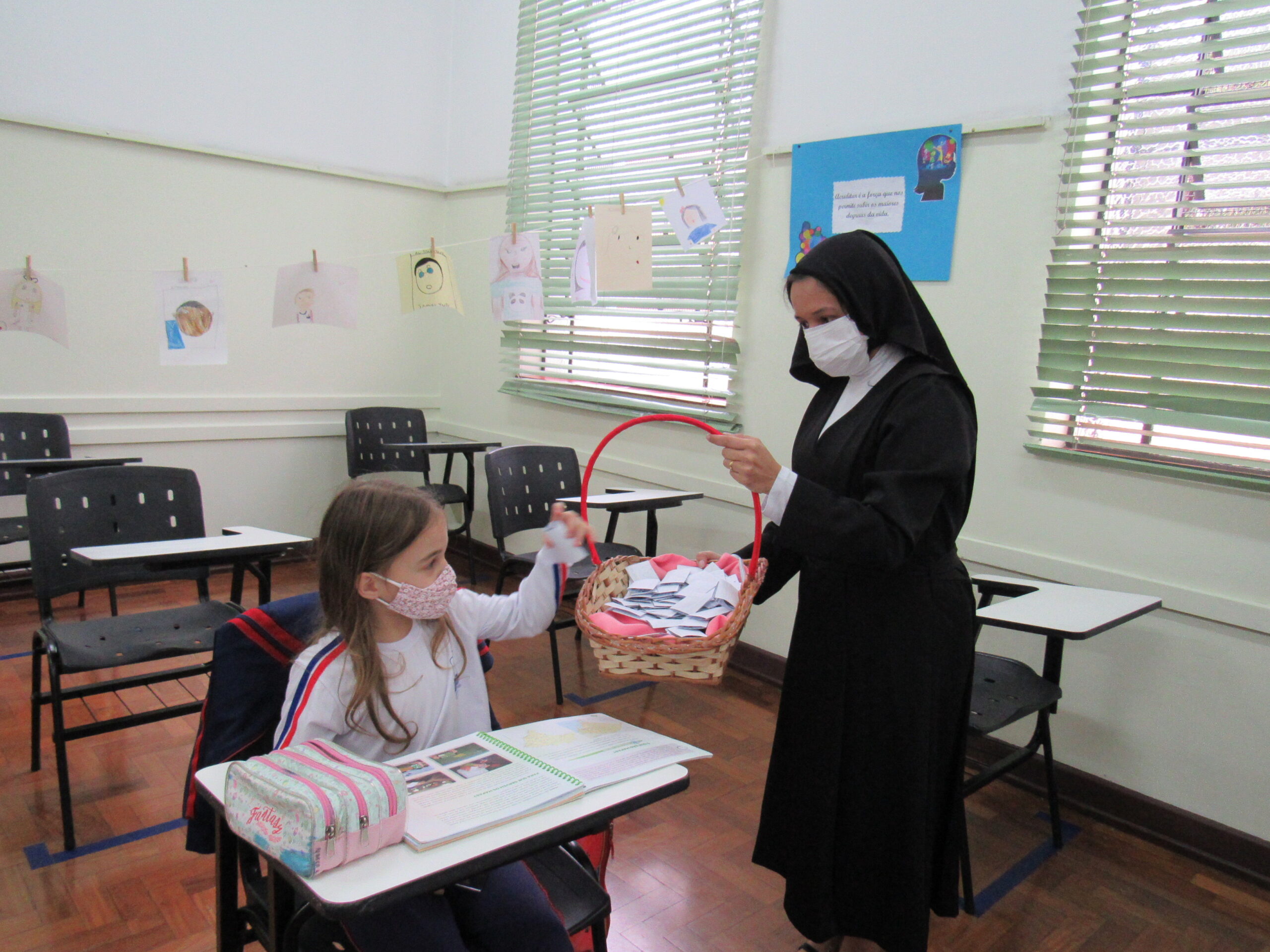 Alunos do Colégio de Santa Inês tem surpresa especial no Dia de Mazzarello