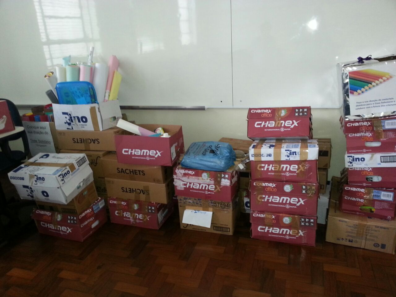 RESAS recebe doação de materiais do trote solidário