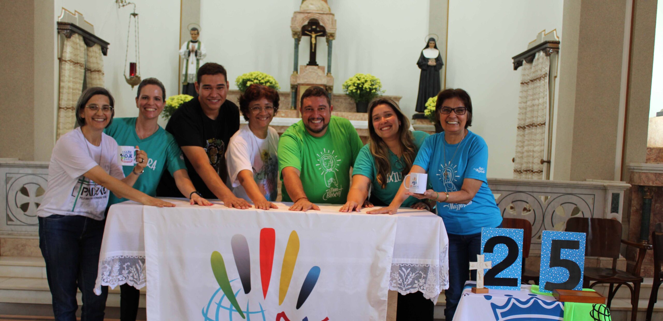 Colégio Auxiliadora celebra 25 anos da AJS com passeata pelas ruas de Ribeirão Preto