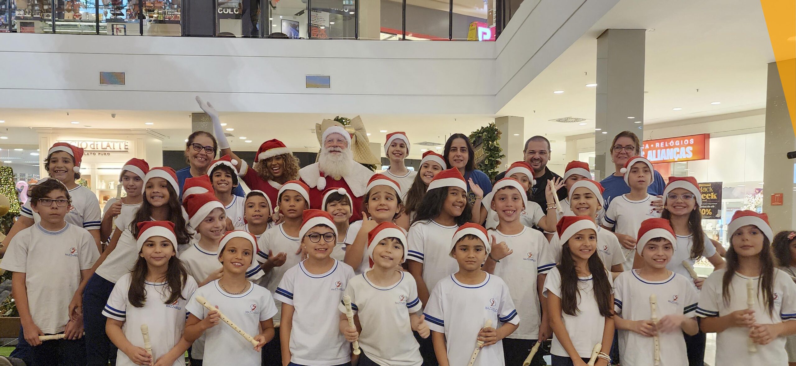 Estudantes do 4º ano encantam público em emocionante Cantata de Natal no Santana Parque Shopping