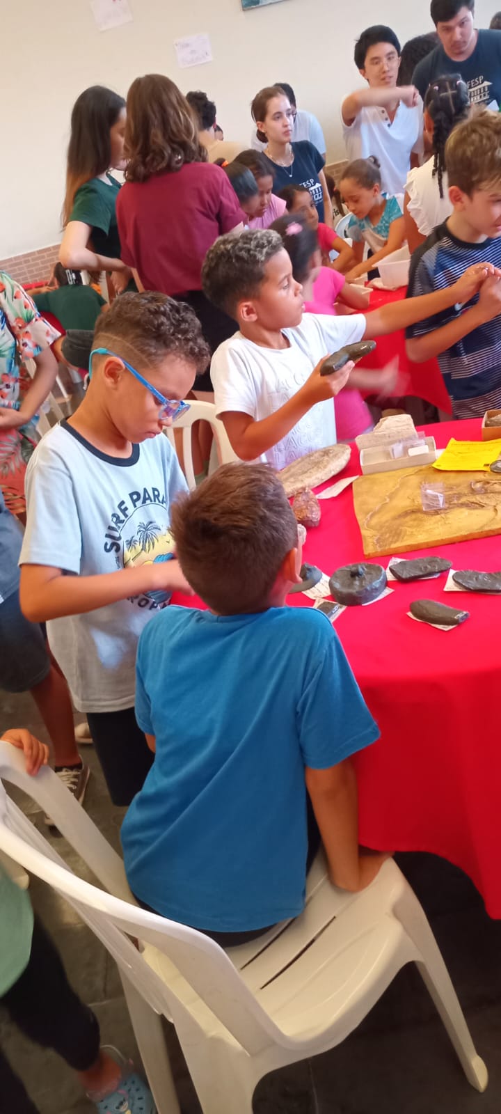 CCA Santa Lúcia recebe alunos da UNIFESP para uma tarde de Paleontologia