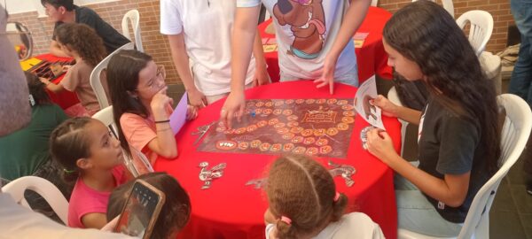 CCA Santa Lúcia recebe alunos da UNIFESP para uma tarde de Paleontologia
