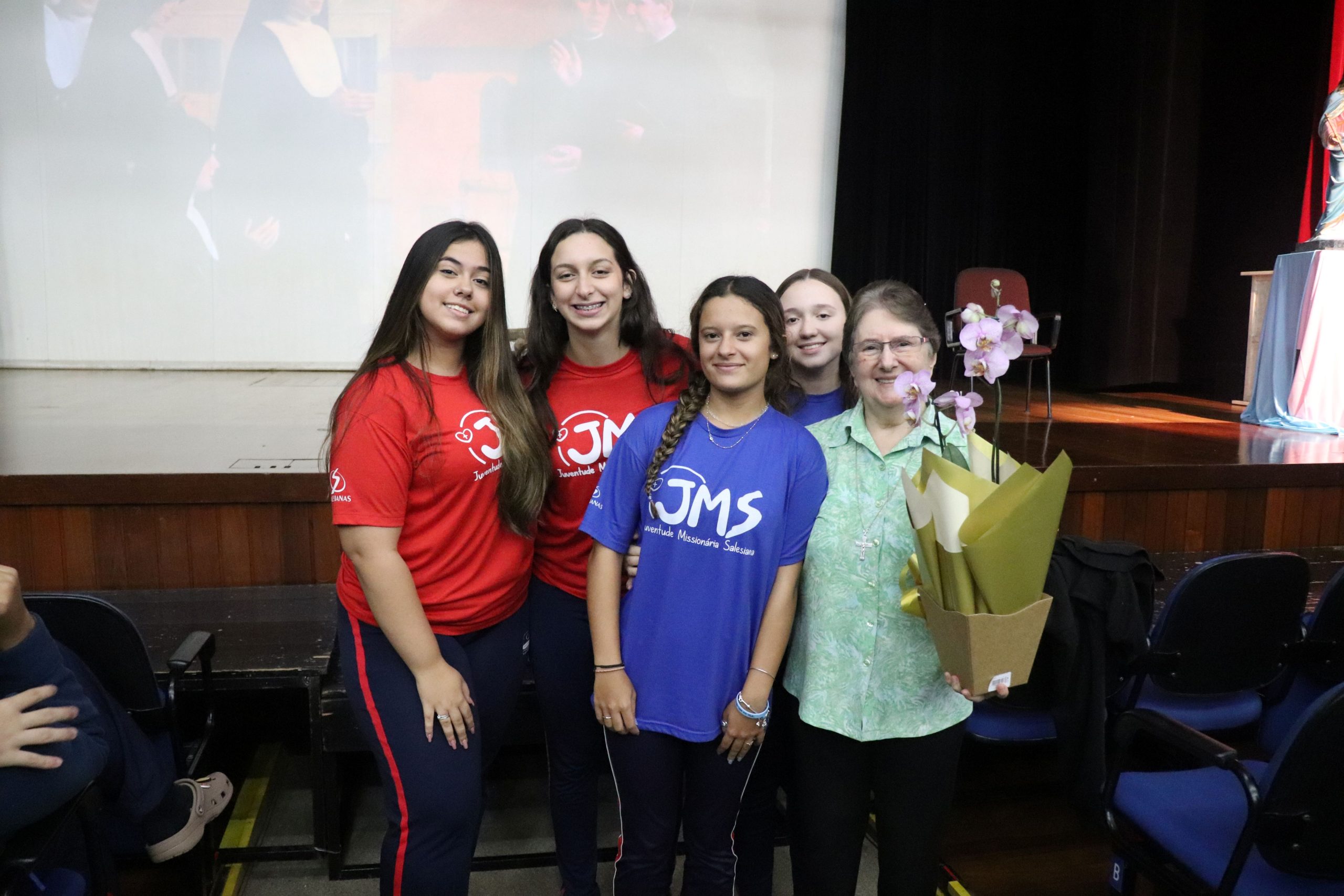 Visita da Inspetora Irmã Alaíde Deretti ao Instituto São José reaviva o fogo no coração de todos