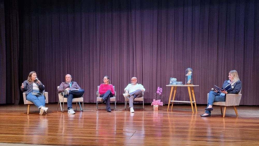 Instituto Madre Mazzarello promove Mesa Redonda “Entre Likes e Riscos – O que os pais precisam saber sobre o mundo digital dos filhos”