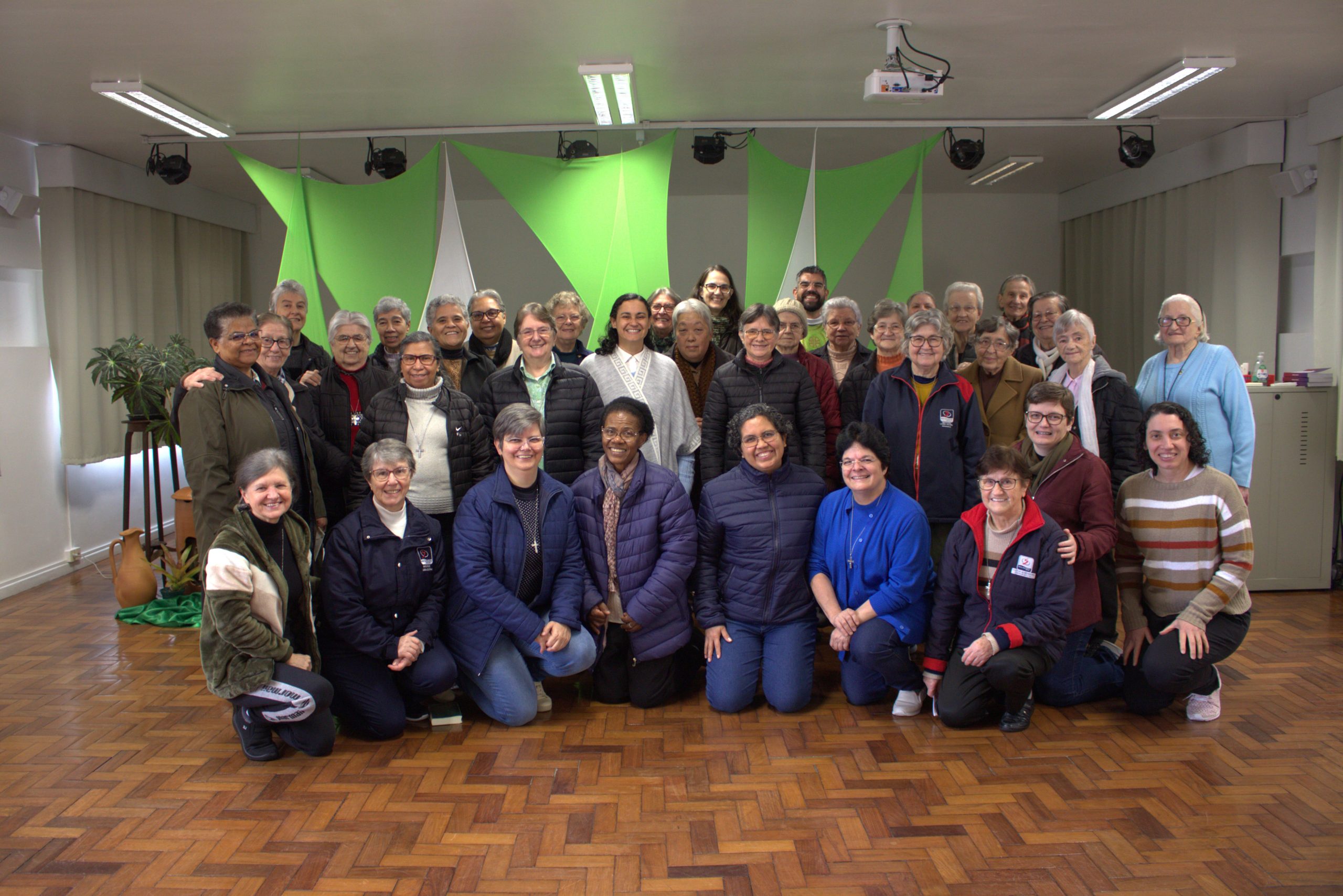 Um grupo de Irmãs da BAP realiza o Retiro Anual e reflete sobre a figura e a presença de Nossa Senhora