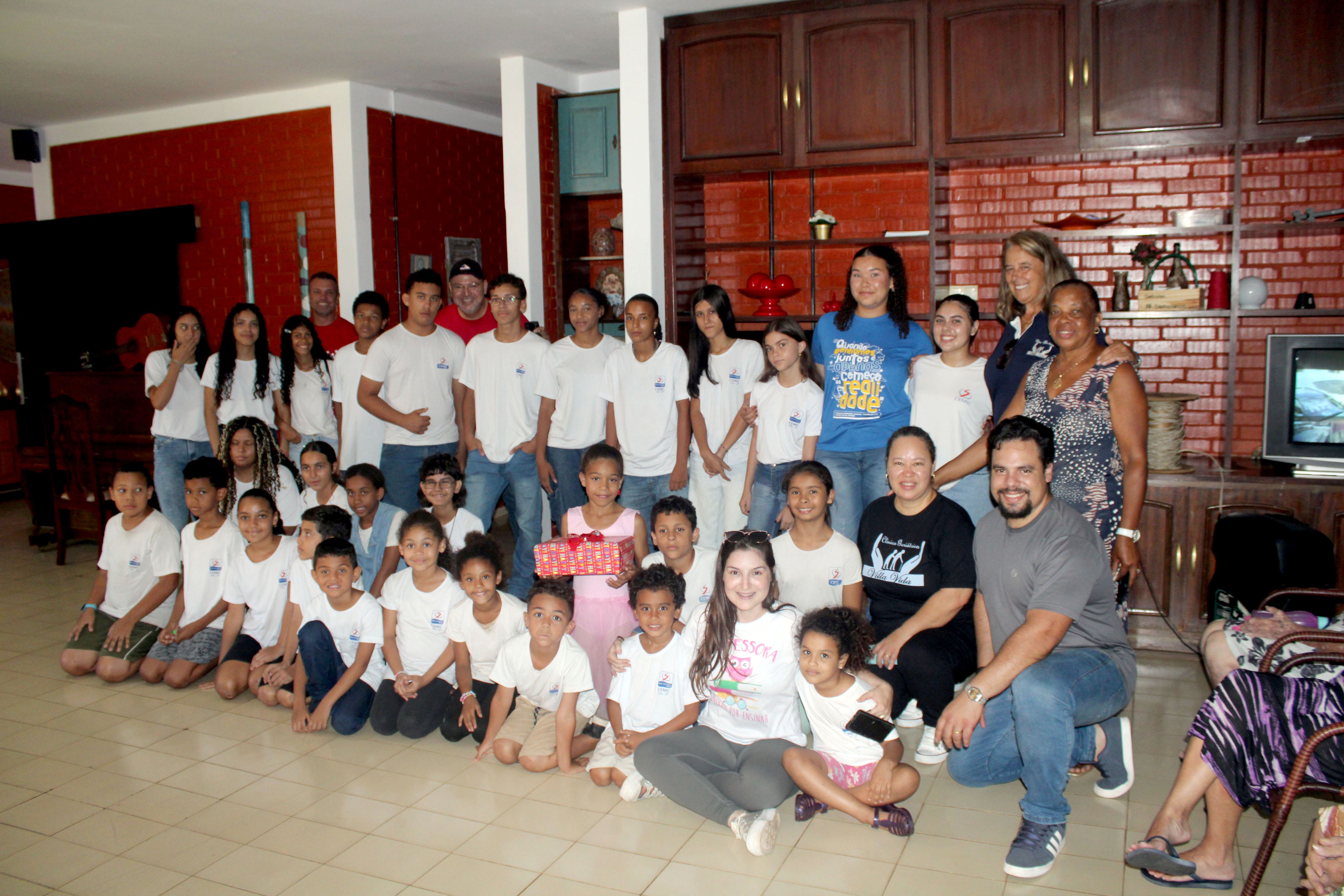 CEMIC promove visita especial à Clínica Villa Vida e fortalece laços entre gerações