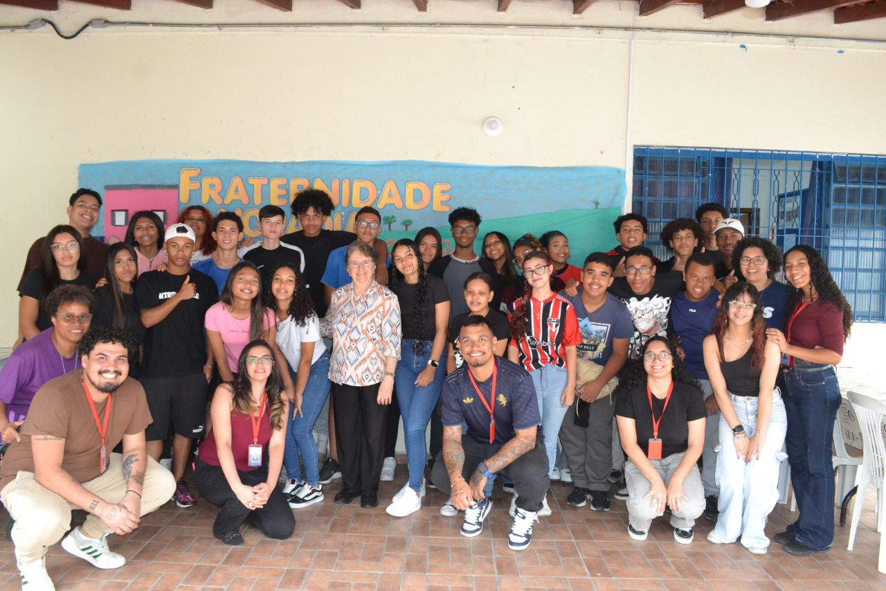 Centro Comunitário Oscar Romero encerra abril com visita canônica marcada por integração e reflexão