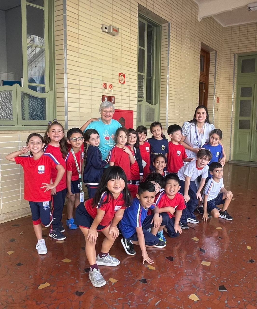 Colégio de Santa Inês celebra os 154 anos do Instituto das Filhas de Maria Auxiliadora ao lado das Irmãs de sua comunidade