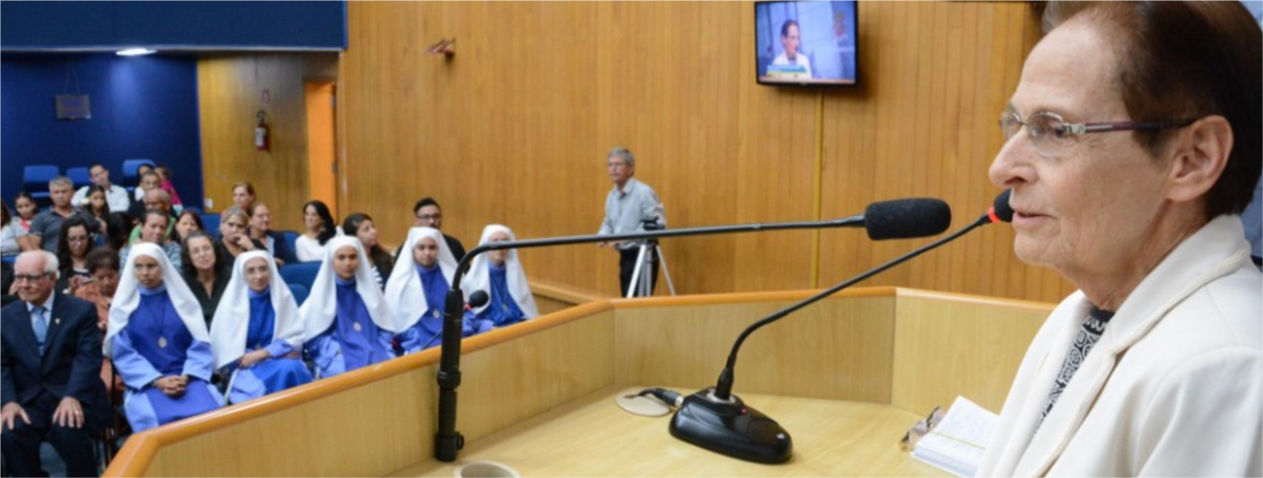 Câmara concede medalha Mérito Social à presidente da Obra Magnificat