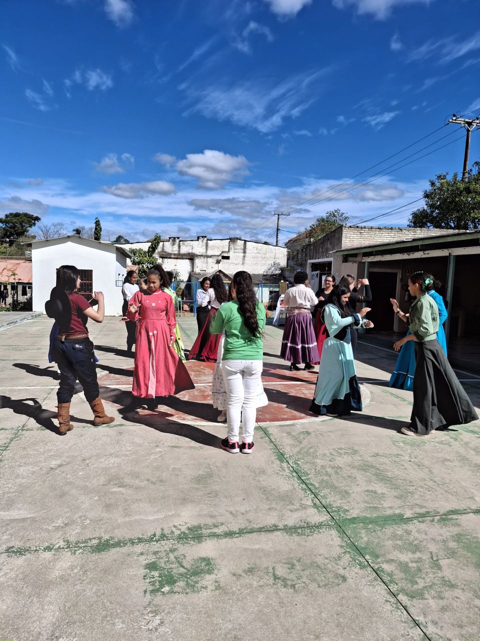 Educandos do Instituto Medianeira Casa da Criança celebram tradições gaúchas com vivência cultural em Rio Pardo