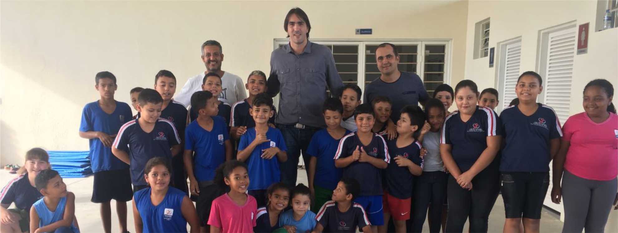Estudantes  do CEMARI recebem a visita do Rodrigão do vôlei
