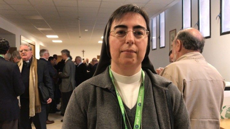 Irmã Smerilli: "ser a expressão da misericórdia e do amor do Papa com os pobres"