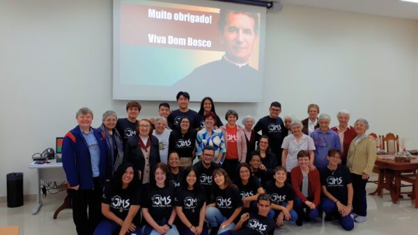 Jovens Missionários partilham vivências e aprendizados