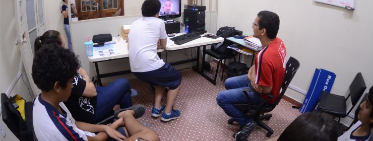 Estudantes do Carmo realizam conferência com jornalista do Vaticano
