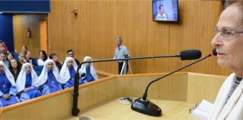 Câmara concede medalha Mérito Social à presidente da Obra Magnificat