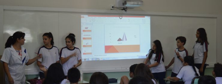 Alunos do 8º Ano criam folder informativo sobre gravidez na adolescência